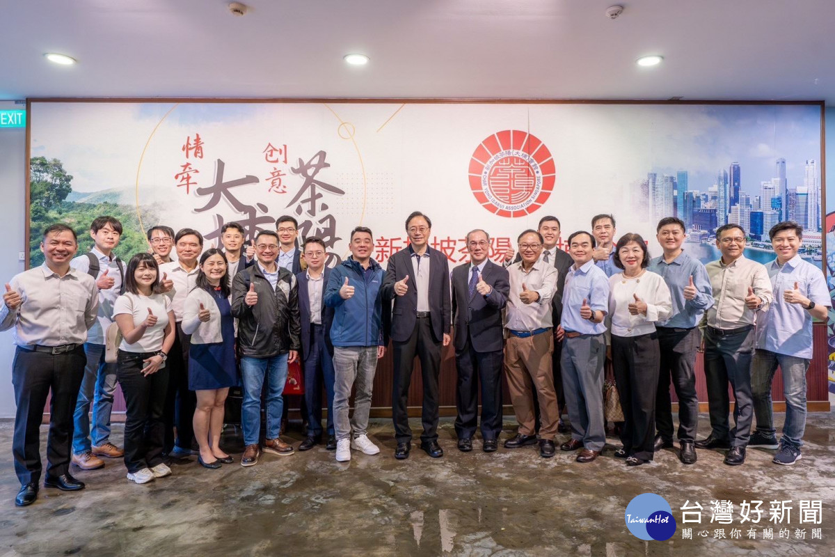 張市長一行與新加坡茶陽(大埔)會館團隊合影留念。<br /><br />