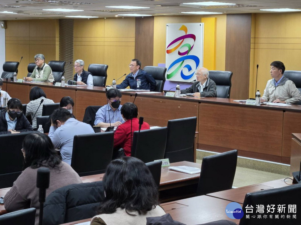 ▲整備防疫量能，高市召開登革熱防治會議跨局處合作。