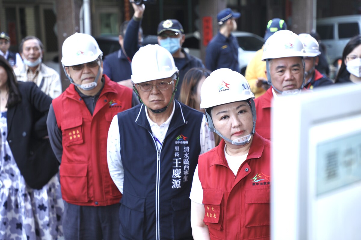 ▲市長盧秀燕到場視察並訪視受災戶安置情形。(圖/中市府提供)