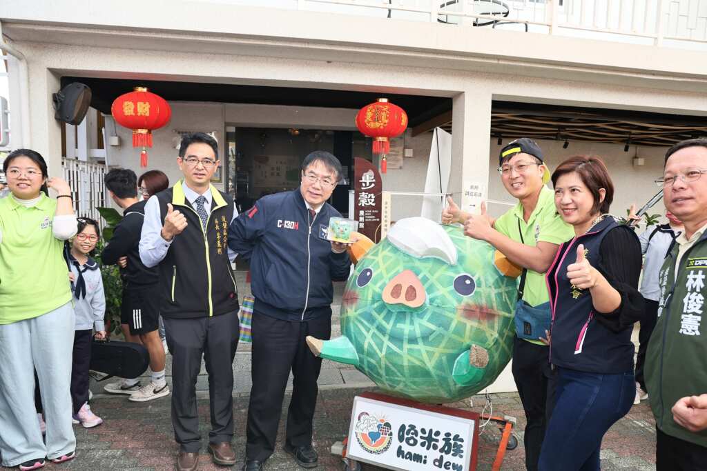 國際蘭展與後壁洋香瓜產業結合，推出系列小旅行活動，並新增接駁車串聯後壁火車站到菁寮老街，讓遊客更加便利暢遊後壁。