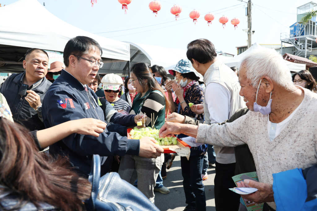 臺南市長黃偉哲邀請大家來後壁賞蘭花、品嚐鮮甜香瓜、享用傳統割稻飯，規劃一場難忘的一日遊。