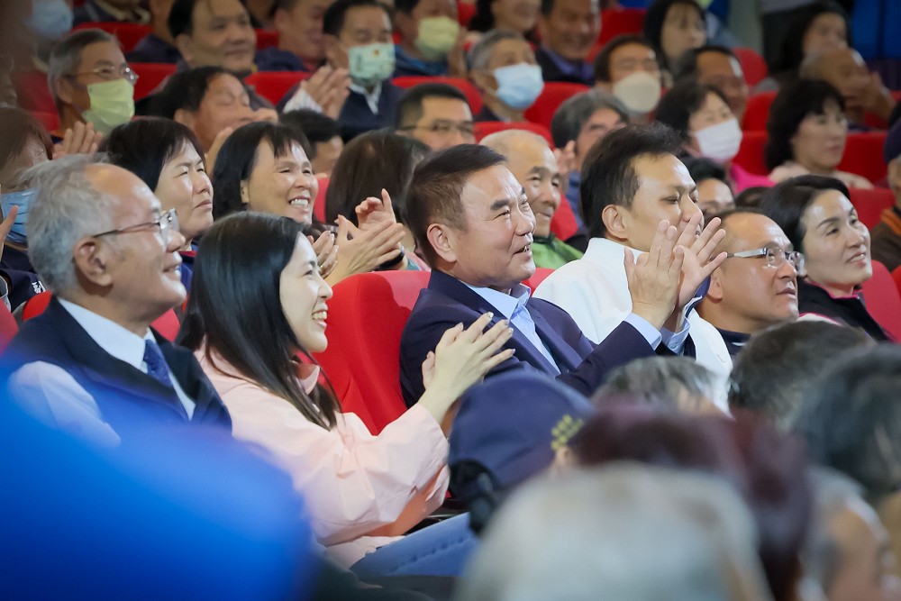 憂國民黨陷兩面作戰必有一敗 鍾東錦籲黨主席選舉後延 254 憂國民黨陷兩面作戰必有一敗 鍾東錦籲黨主席選舉後延 253