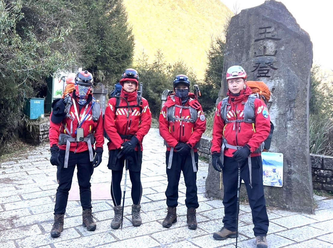 玉山主峰墜谷案完成不可能任務大體成功吊掛下山 - https://www.watchmedia01.com
