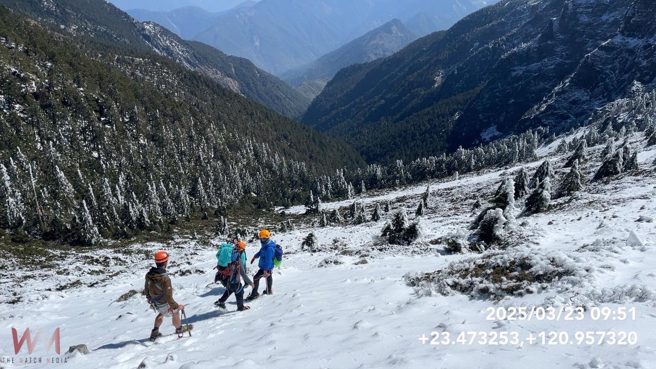 玉山主峰墜谷案完成不可能任務大體成功吊掛下山 - https://www.watchmedia01.com