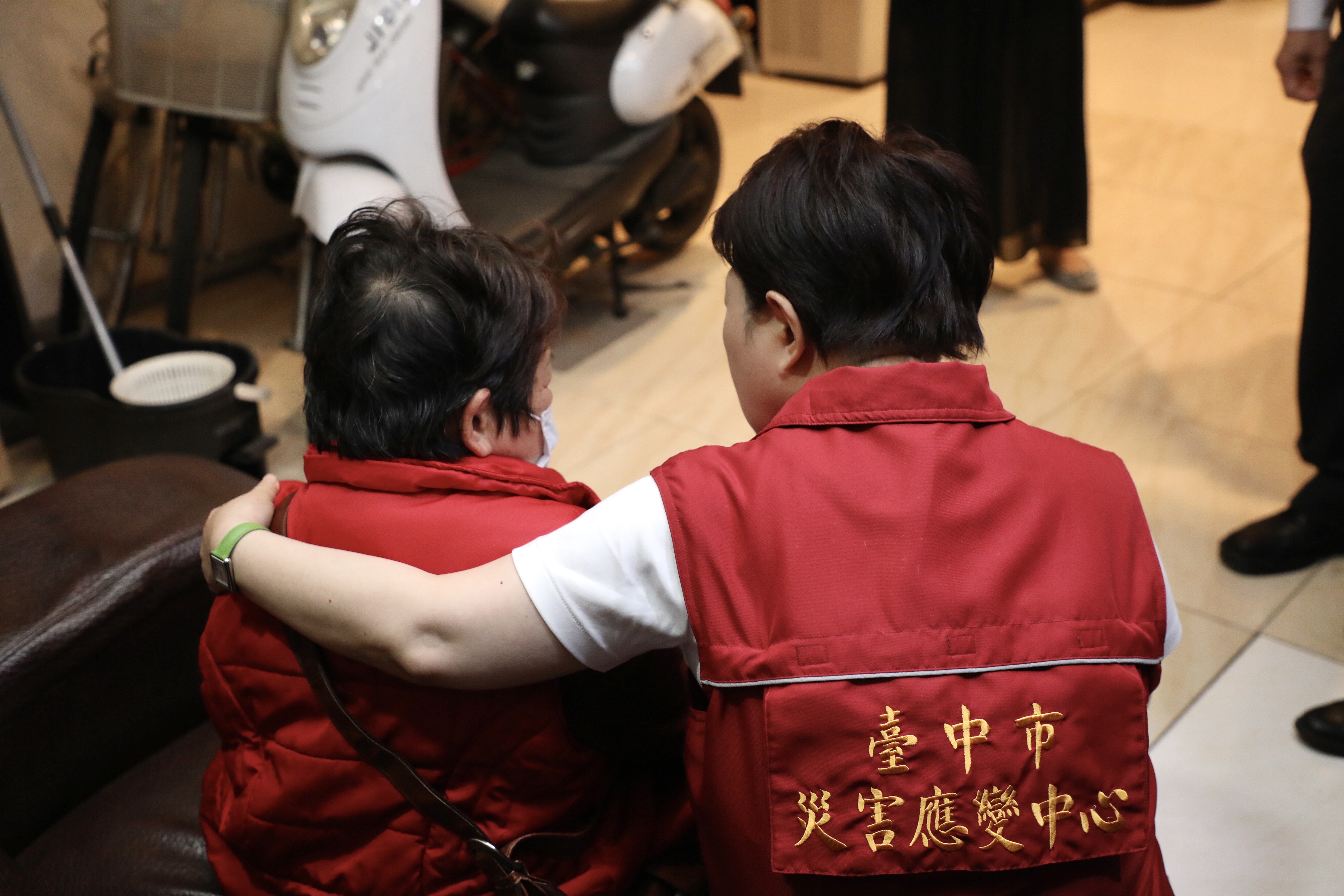 圖 盧市長關心受災民眾 記者王偉翻攝