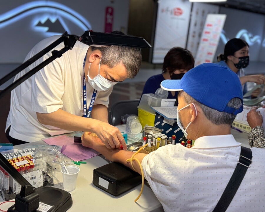 圖/新北市政府衛生局從今(24)日起至5月24日的期間,配合衛生福利部疾病管制署「舉手一起篩 結核說掰掰」潛伏結核感染(LTBI)抽血篩檢活動。(新北市政府衛生局提供)