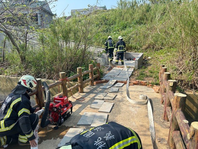 桃消富岡分隊攜手義消 辦理墓地火警演練 58 LINE ALBUM 2025324 250324 910 0