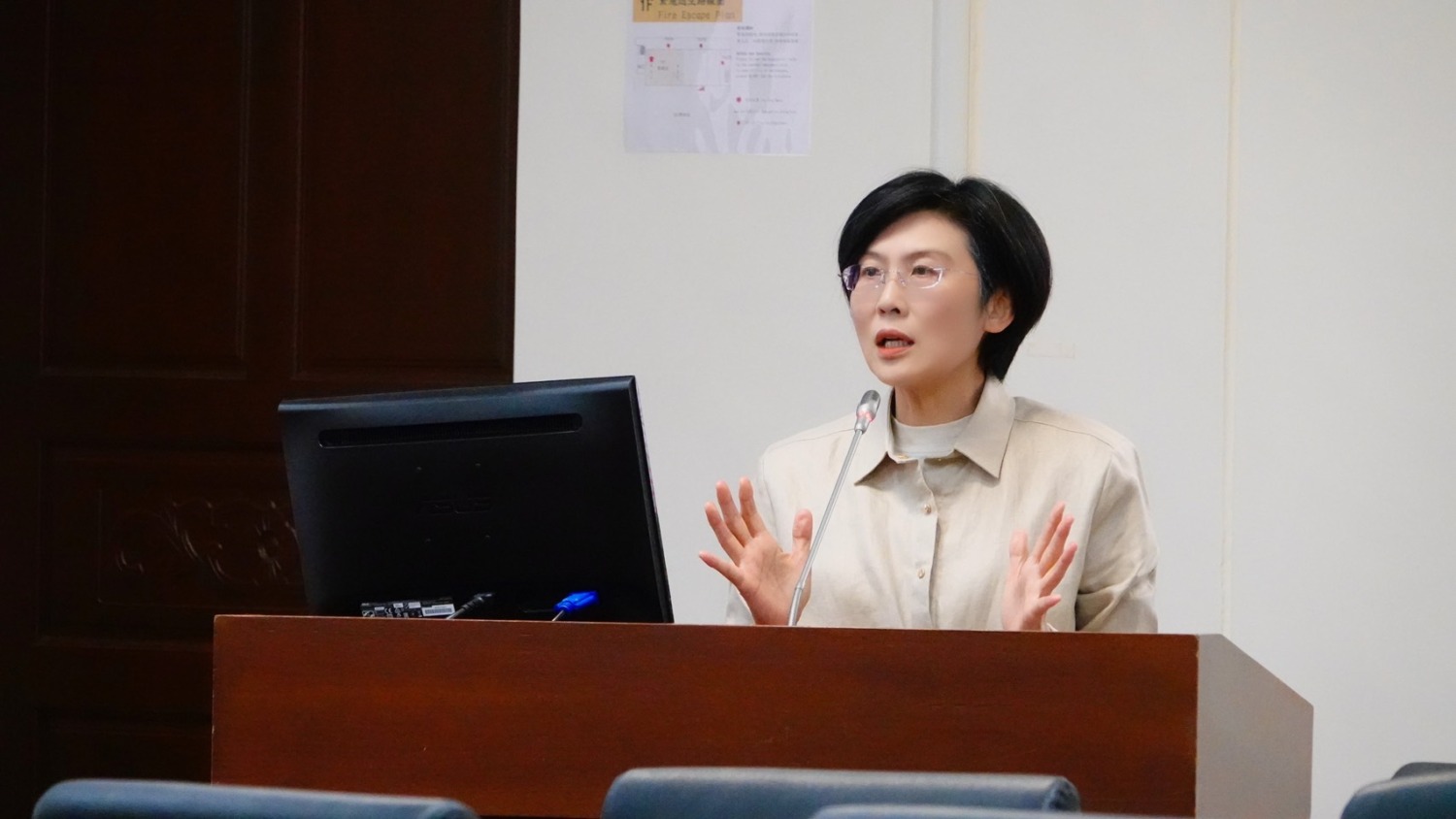 林岱樺表示,邁向實現「發電與電網分離」終極目標,台灣電力公司(台電)應維持「綜合電業模式」,確保民生用電穩定,並支撐產業長遠發展。(圖\林岱樺國會辦公室)