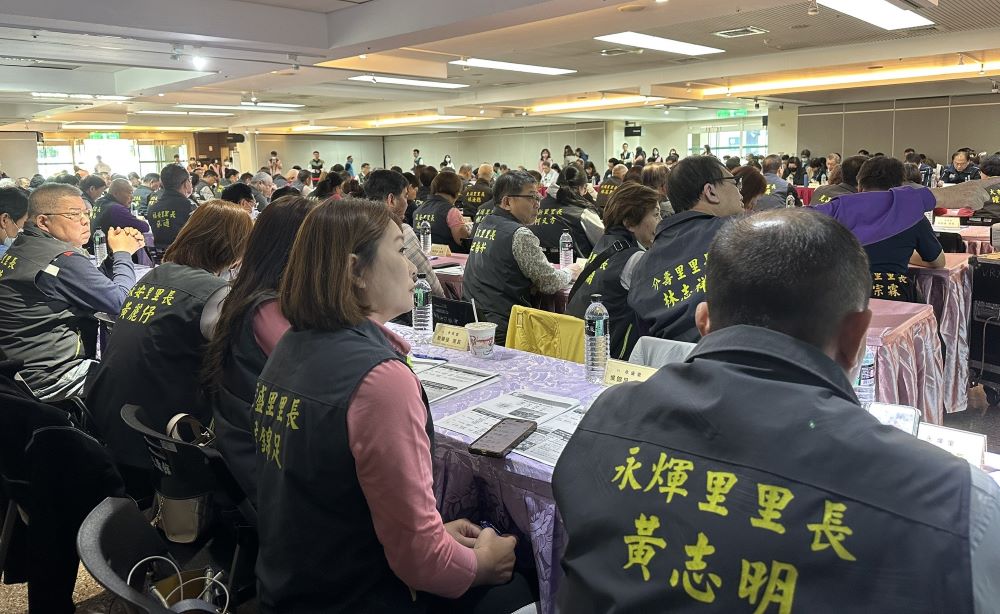 《圖說》侯友宜率市府團隊今日至三重參加行動治理座談會。〈民政局提供〉