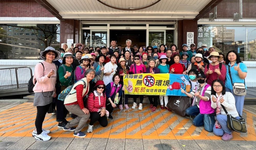 《圖說》台電基隆區處與仁愛區衛生所今日攜手舉辦無菸環境推廣活動,民眾民眾熱情參與。〈基隆區處提供〉
