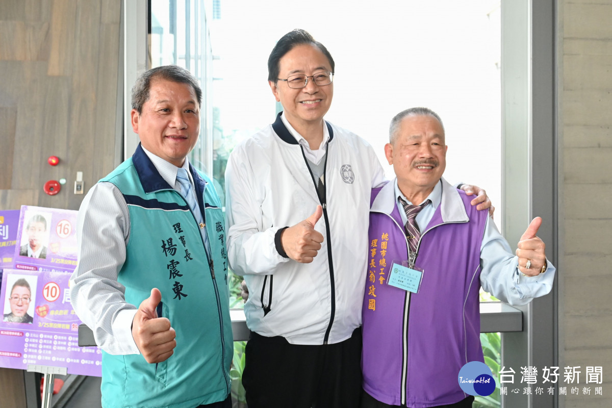 張市長與理事長合影。