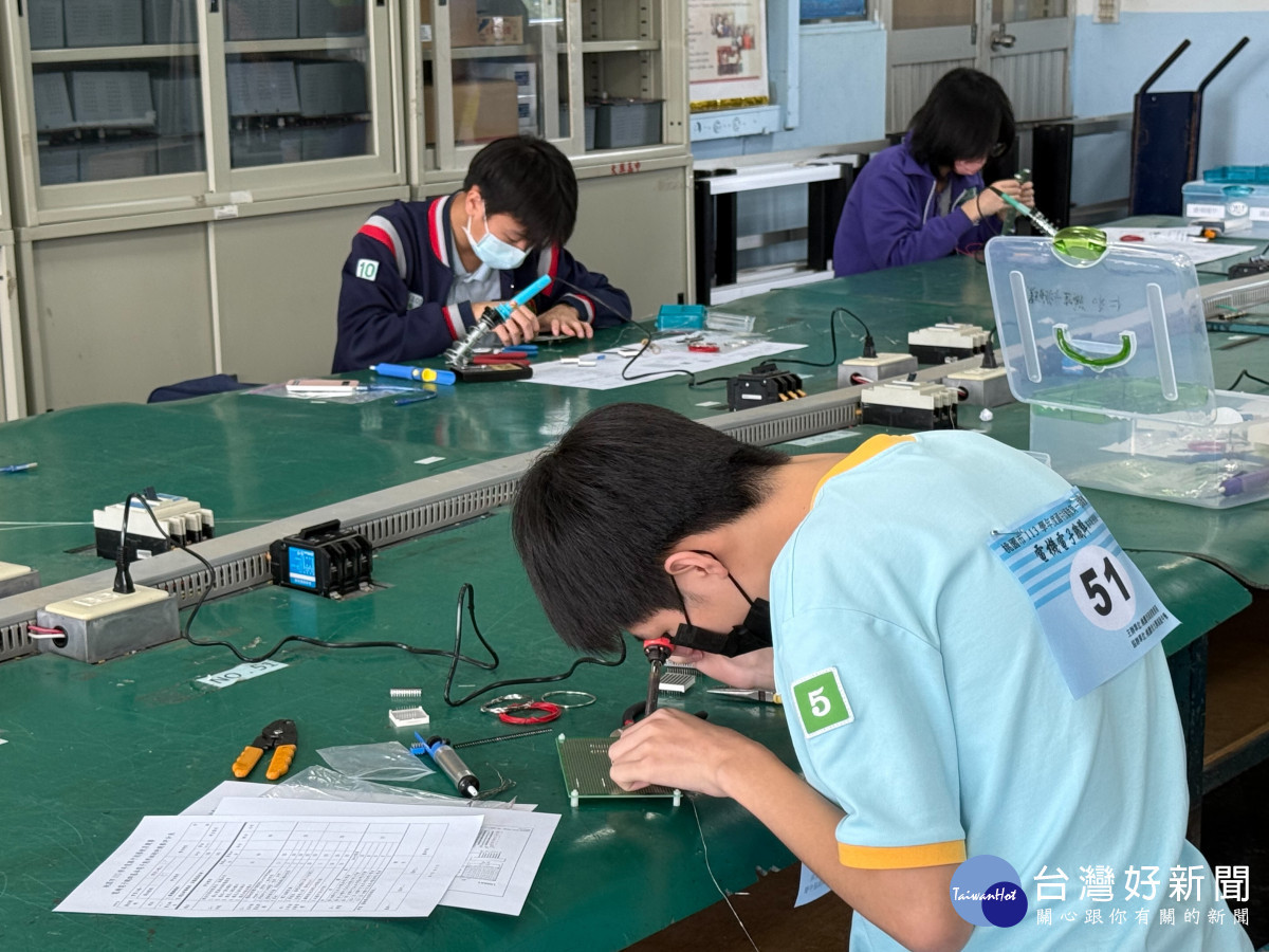 桃市國中技藝競賽熱血登場 巧手鑄夢技創輝煌
