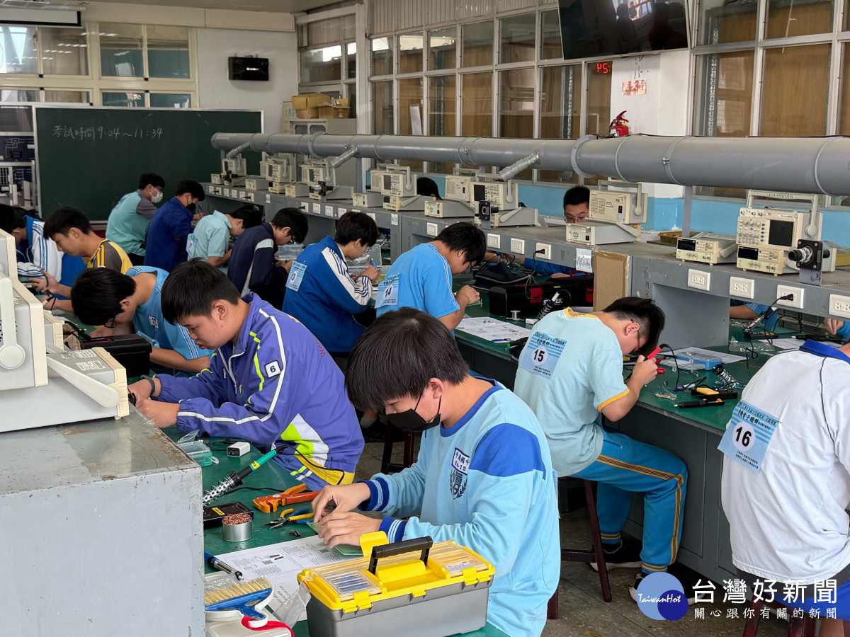 桃市國中技藝競賽熱血登場 巧手鑄夢技創輝煌