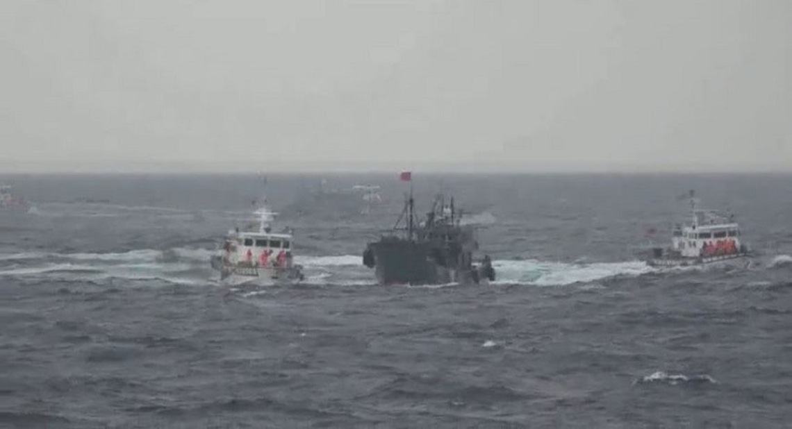 海巡署將東沙打造成淨零碳排的寧靜島 中國海警卻護航漁船蠻橫襲擾東沙海域