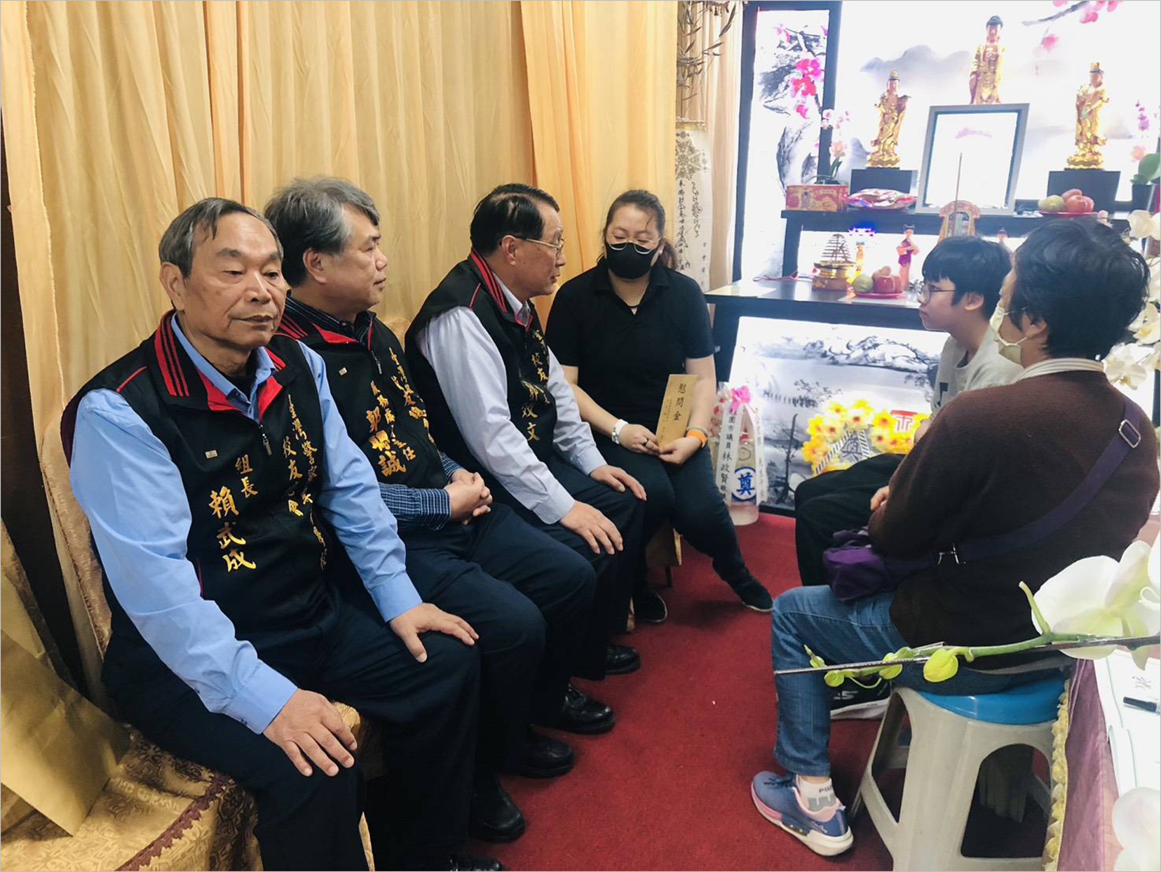 警專校友總會慰問許宏傑小隊長遺屬 感念英勇奉獻