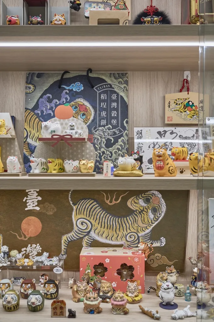 LED燈條映照出收藏品的細節與光澤,讓展示空間更加立體有層次。(相片提供:星宇室內裝修設計工程有限公司)