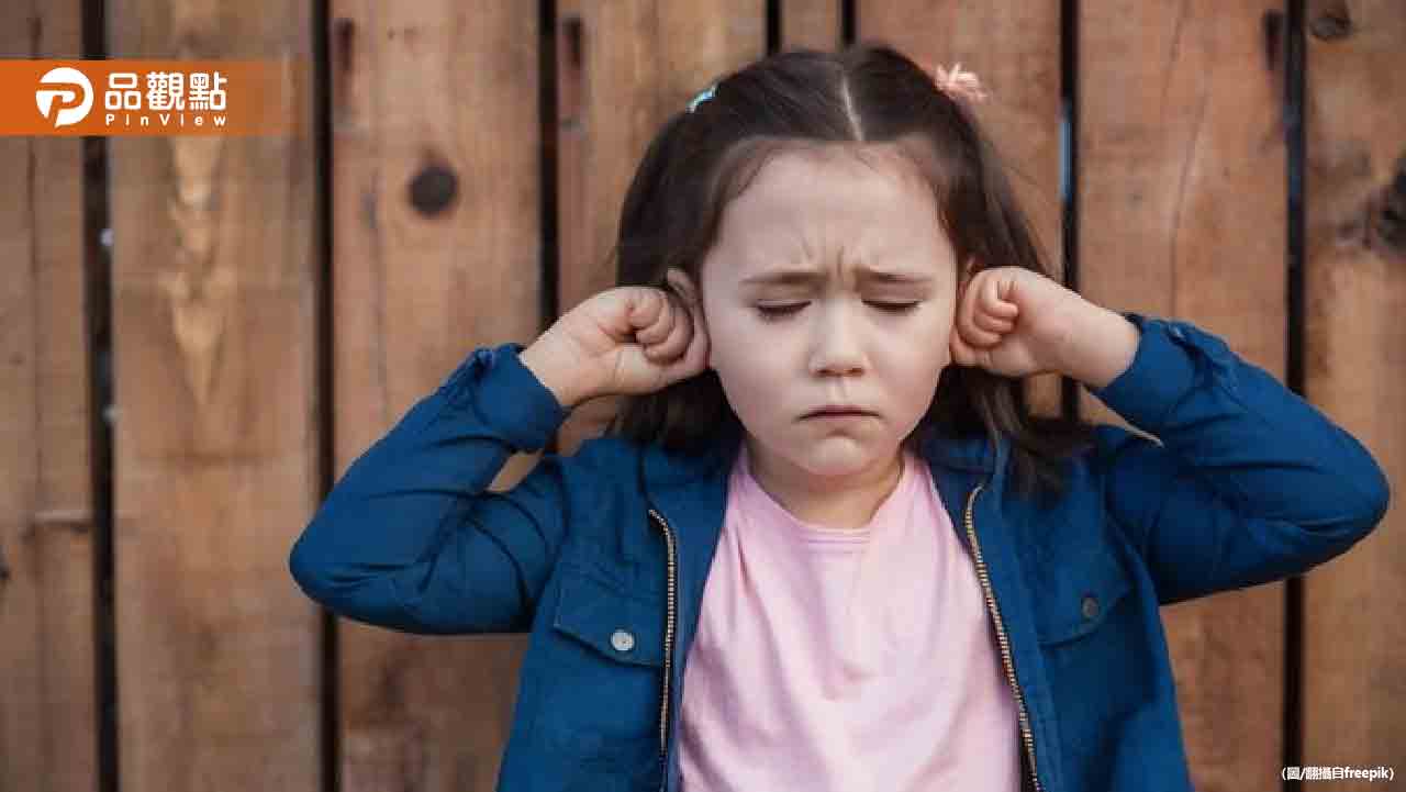 9歲女童「媽媽我耳朵痛!」醫一看傻眼:耳內怎會有這東西