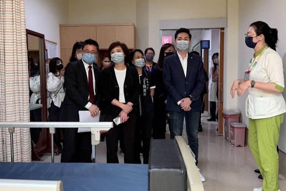台中長照經費、機構數全國第一 廖偉翔、何欣純盼兼顧護理權益、穩定體系 244 台中長照經費、機構數全國第一 廖偉翔、何欣純盼兼顧護理權益、穩定體系 243
