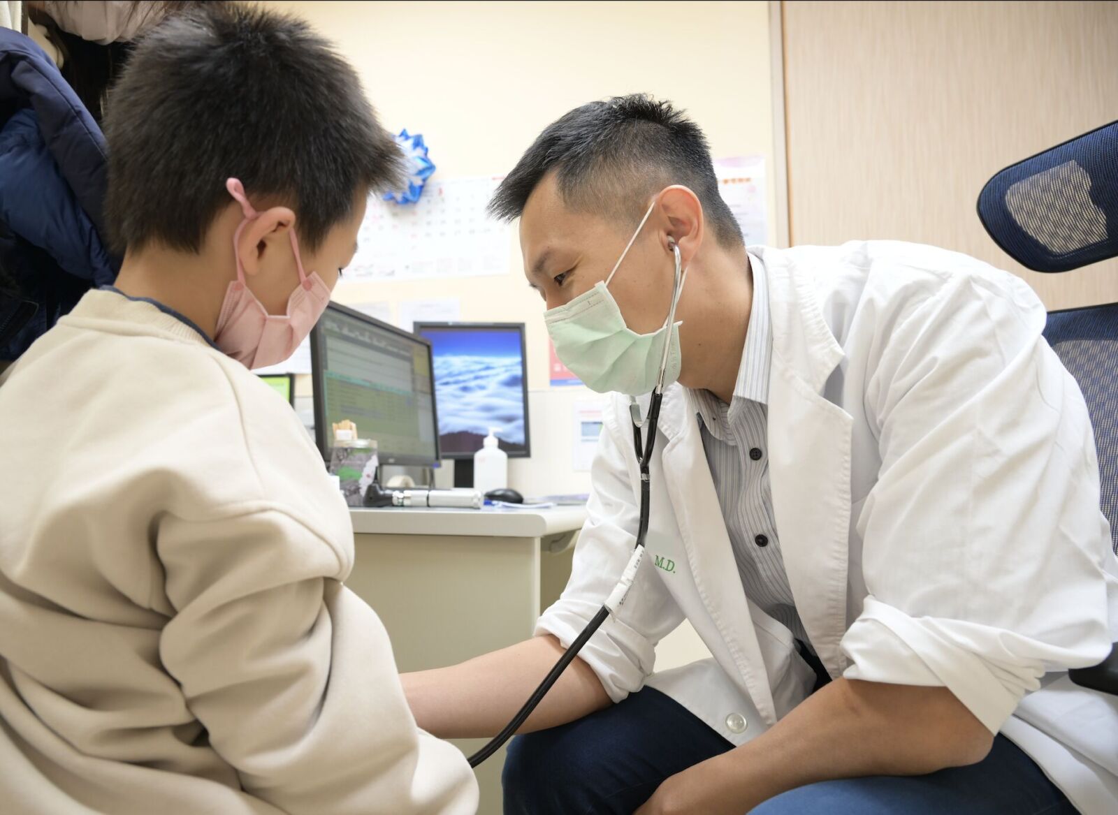 發病脫水「哭卻沒眼淚」 兒醫警告:下週春假恐病毒性腸胃炎高峰! 246 發病脫水「哭卻沒眼淚」 兒醫警告:下週春假恐病毒性腸胃炎高峰! 245