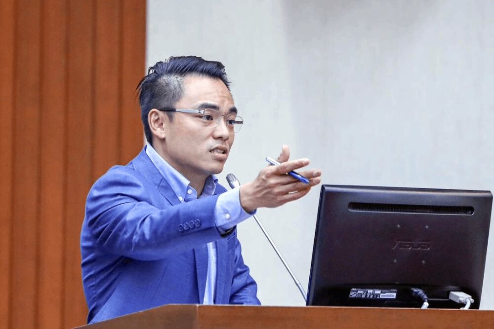控民進黨團佔領主席台癱瘓國會 洪孟楷質疑當家鬧事沒把人民當頭家 226 照片來源:洪孟楷臉書