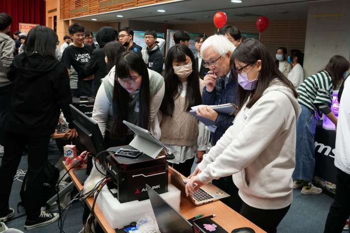 搶攻未來科技趨勢!中原大學深化AI教育提升學子競爭力 74 135546874 1