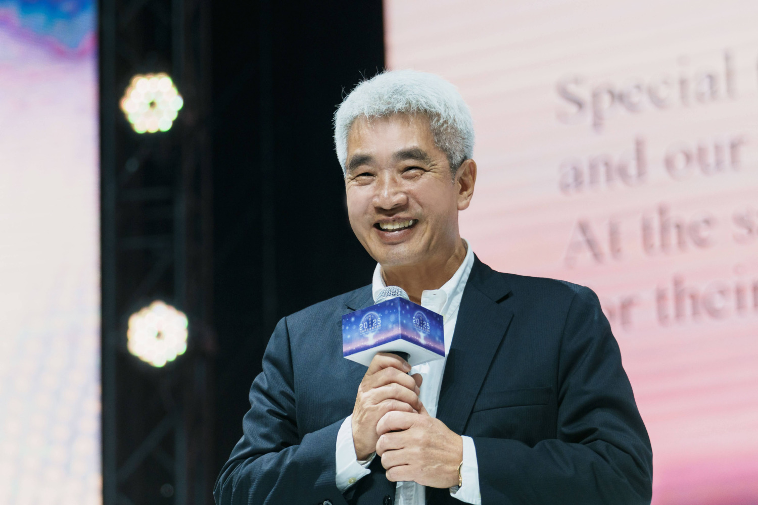 力成科技執行長謝永達表示 : 先進晶圓製造技術的持續發展,帶動了後段封測的加速進程,異質整合封裝的大量需求即將啟動。(圖/力成科技提供)