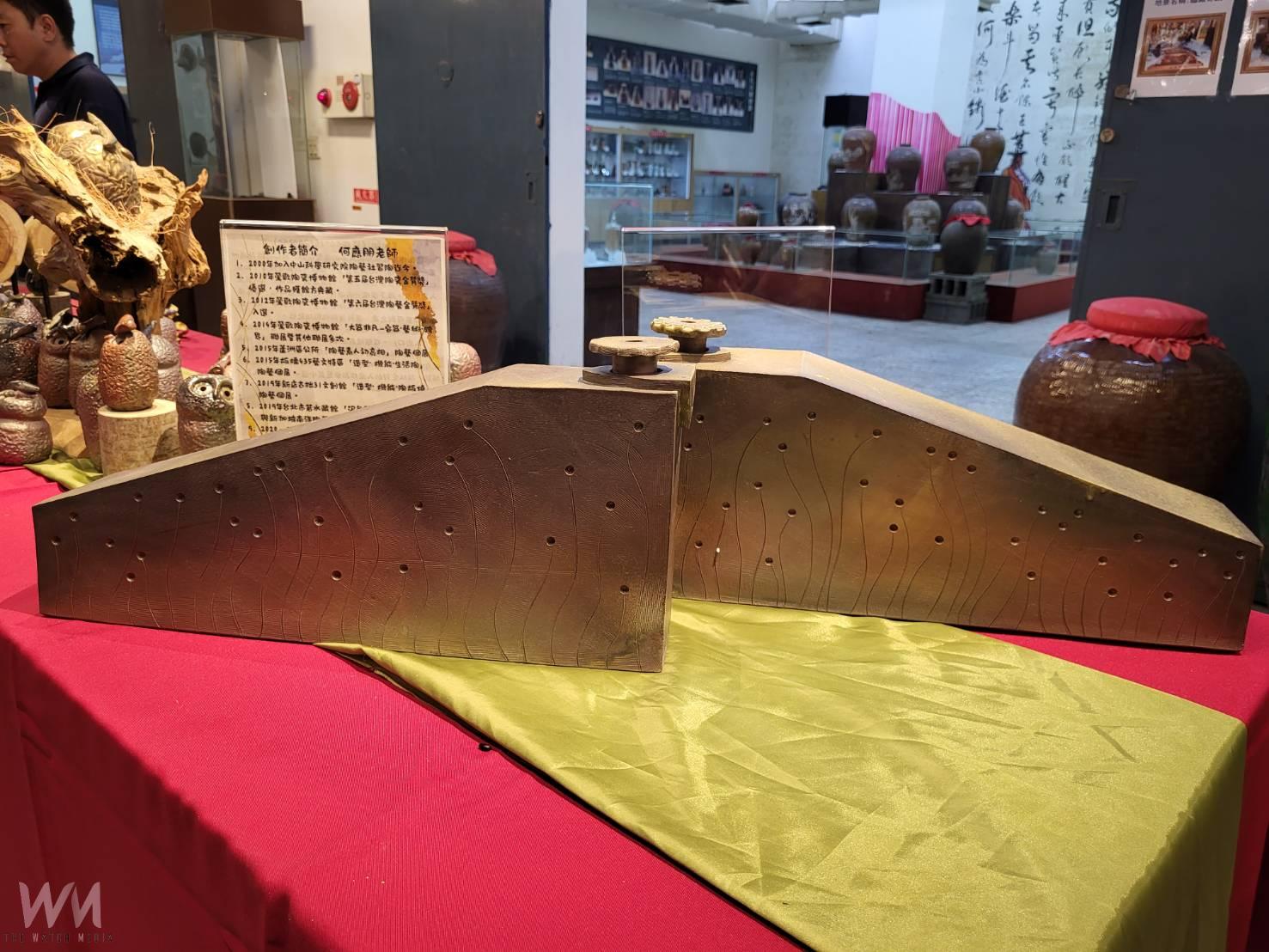 陶藝家何應朋回饋鄉里 柴燒貓頭鷹義賣守護若竹兒 - https://www.watchmedia01.com