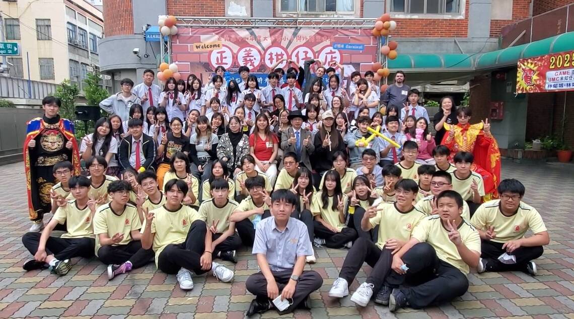 「復刻台灣」時光機「正義柑仔店」外籍生新鮮體驗義起童玩趣!