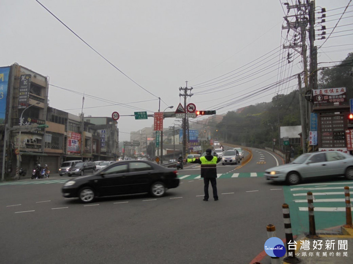龍潭警察分局因應114年龍潭區清明節連假交通疏導。