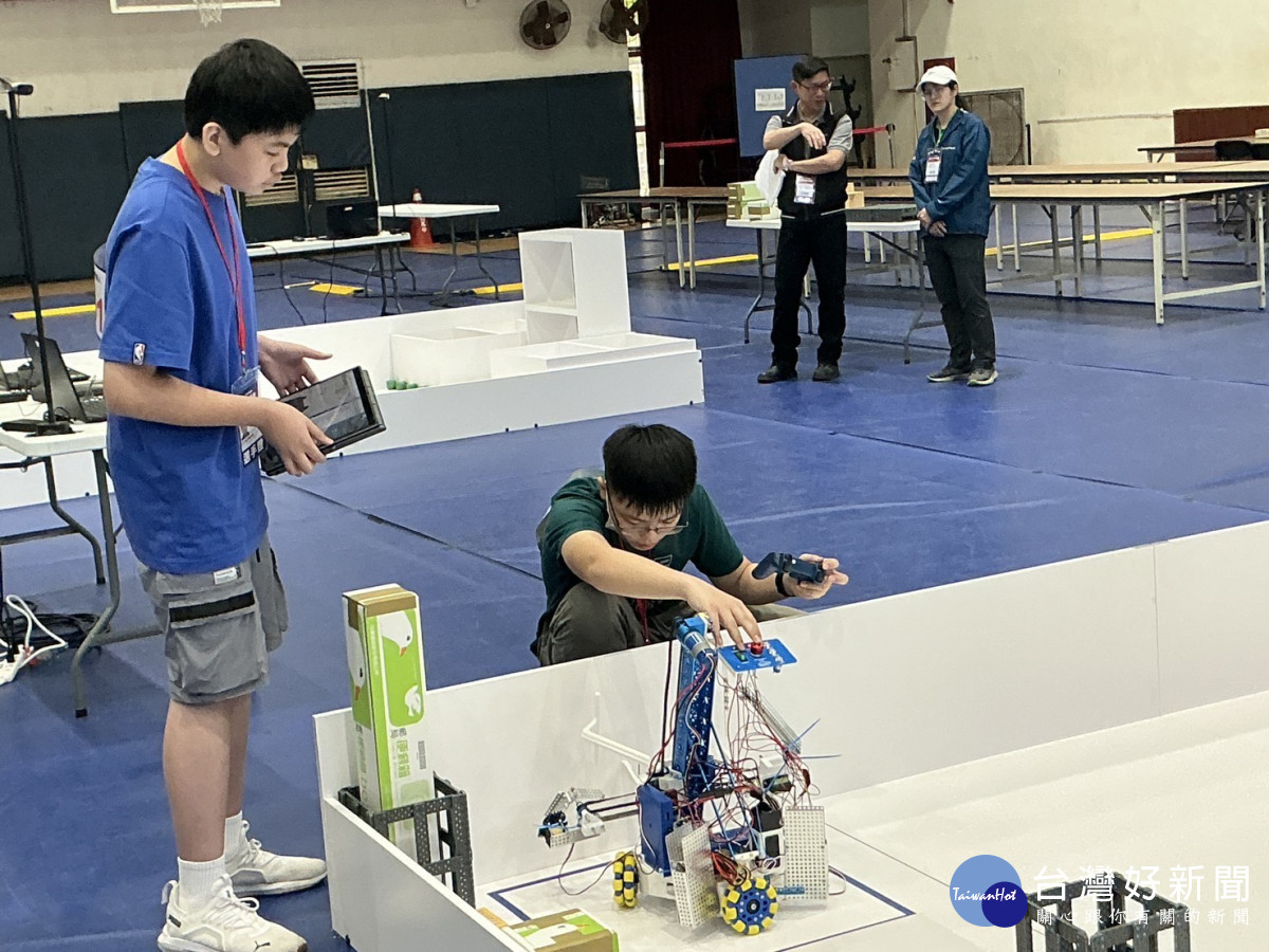 全國技能競賽「自主移動機器人」職類青少年組競賽實況。