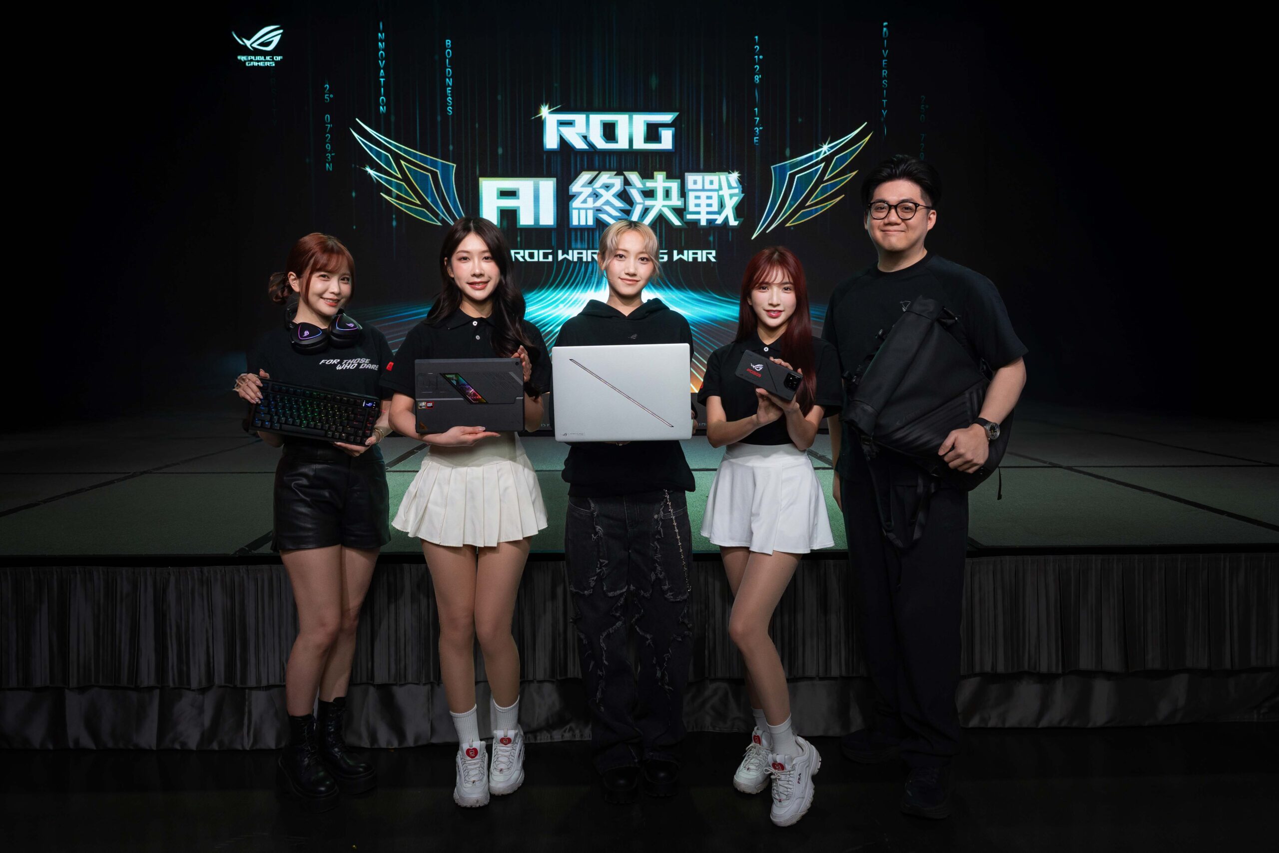 ROG玩家共和國舉辦電競玩家年度盛會「ROG VIP DAY」,邀請「電幻女伶」E1and、樂天女孩Kira、Dora、人氣實況主瑀熙Yuci、電競主播湯米,與120名ROG護照會員齊聚打遊戲!