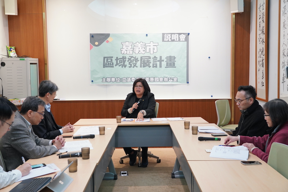 王美惠立委主持座談。(圖/王美惠立委服務處提供)