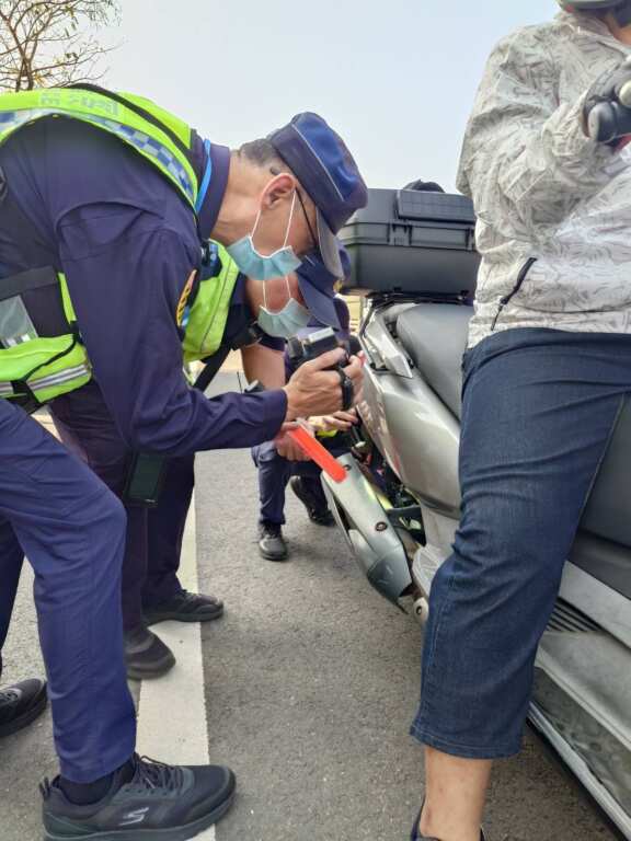 C0a1dd0515a34d6437f23c6868a18baf警方聯合出擊，以雷厲風行展開執法行動。(記者廖承恩翻攝)