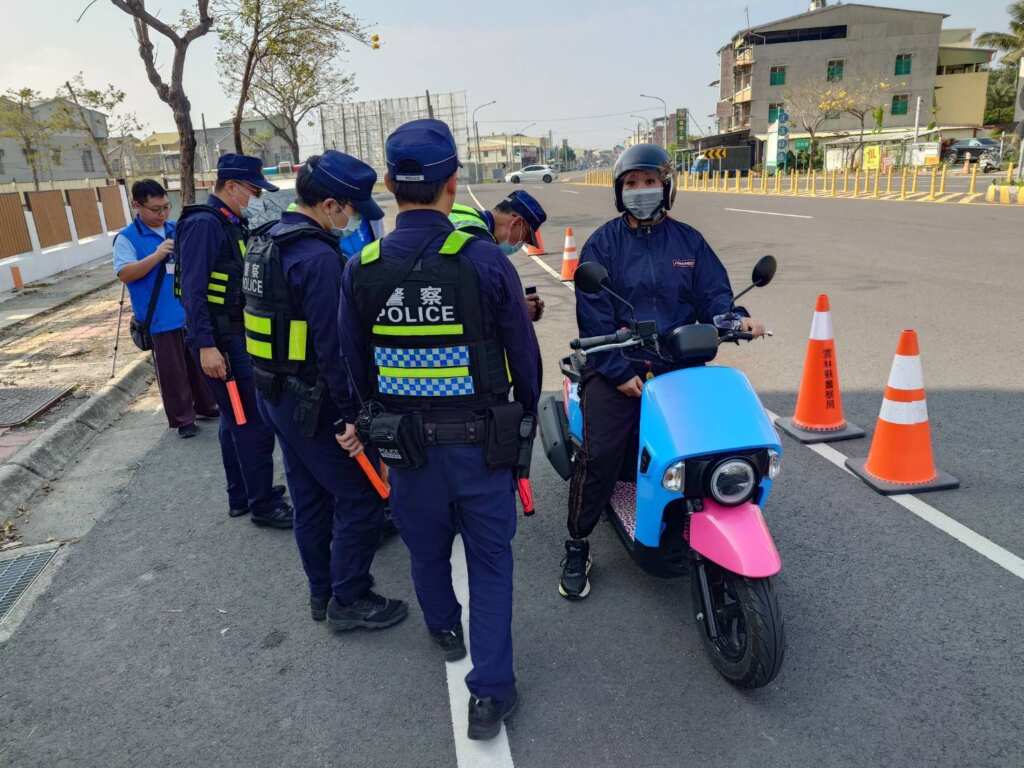 49d6eb41d51a8fa89efd42fec3e3b4a6警方全面打擊違規噪音車輛，維護市民安寧。(記者廖承恩翻攝)