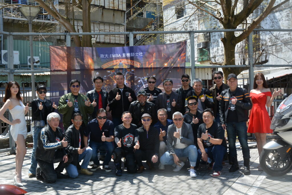 政大EMBA校友會會長戴治中先生_ 重機騎士社創社社長林進賢先生_與政大EMBA首屆執行長樓永堅