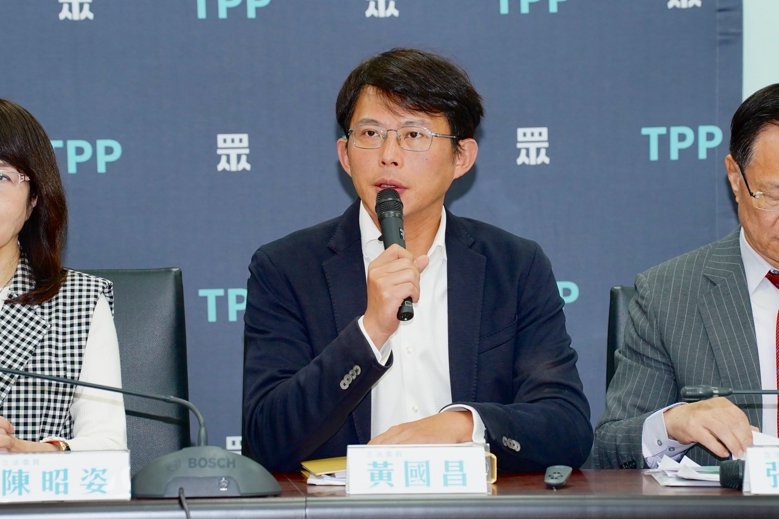 張安樂擬帶竹聯幫闖立院聚餐選幫主? 黃國昌誓言追究到底 202 張安樂擬帶竹聯幫闖立院聚餐選幫主? 黃國昌誓言追究到底 201