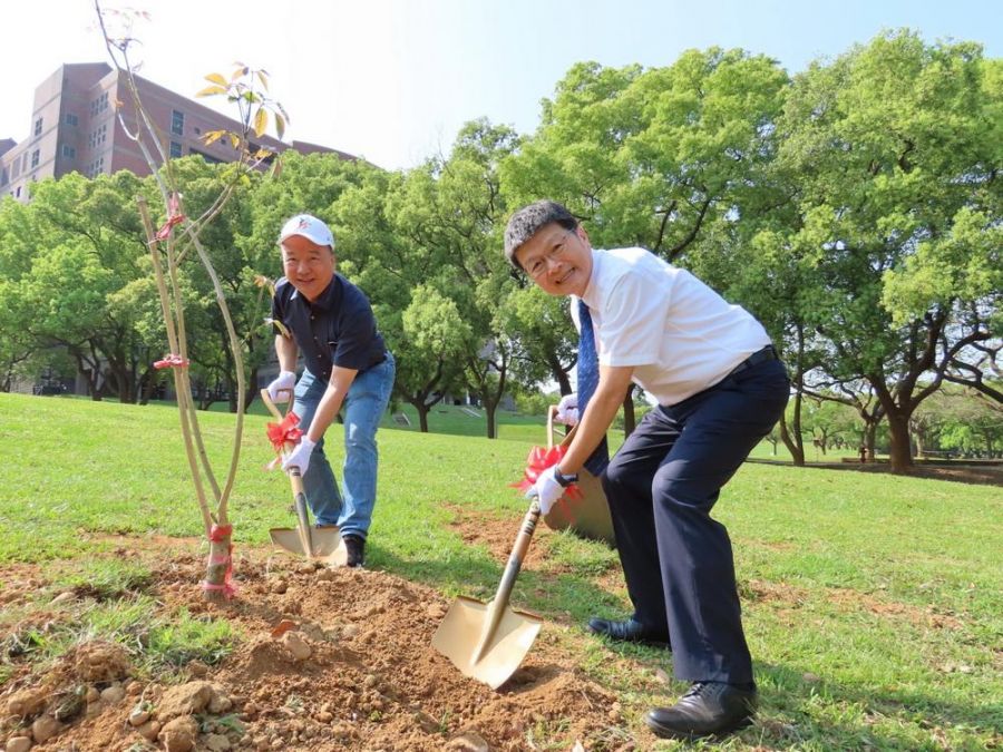 中正大學攜手嘉義大學植樹月廣栽新苗 持續推動校園綠美化