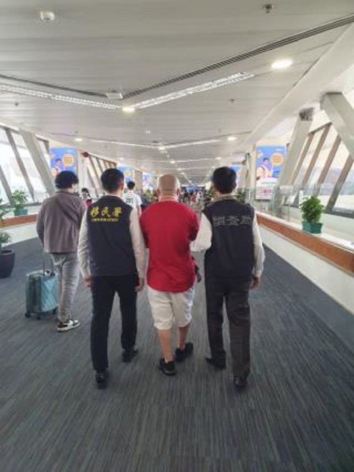 陸軍六軍團前上尉涉貪逃亡菲律賓 押解返台遭桃檢聲押 54 2d9d17519c954ae4a35ad7fb4e52ce05