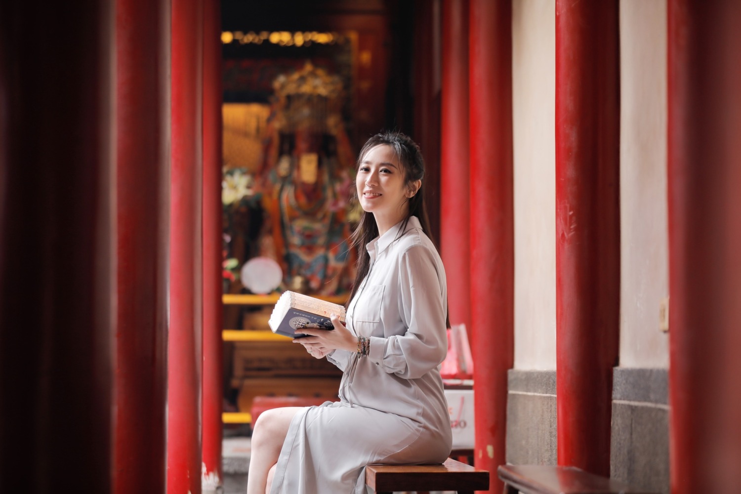 蔡允潔宣布喜獲麟兒 「琥珀心經燈書」加持。 (圖/鏡藝宏海 提供)