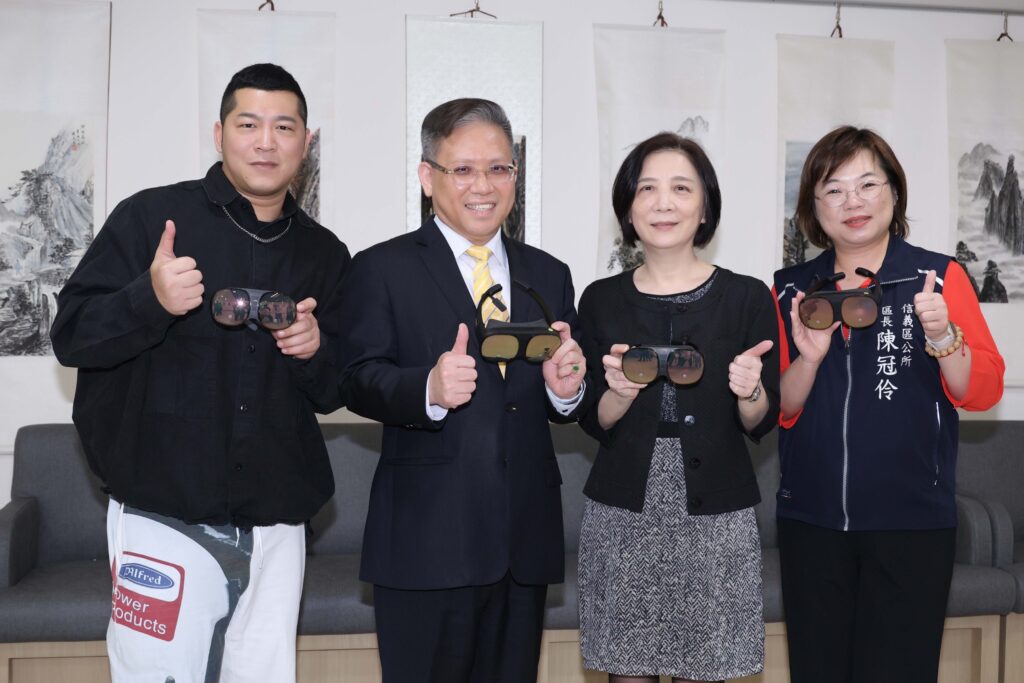 重磅宣告新電影計畫！草爺擔任紅心字會公益大使關懷失智症