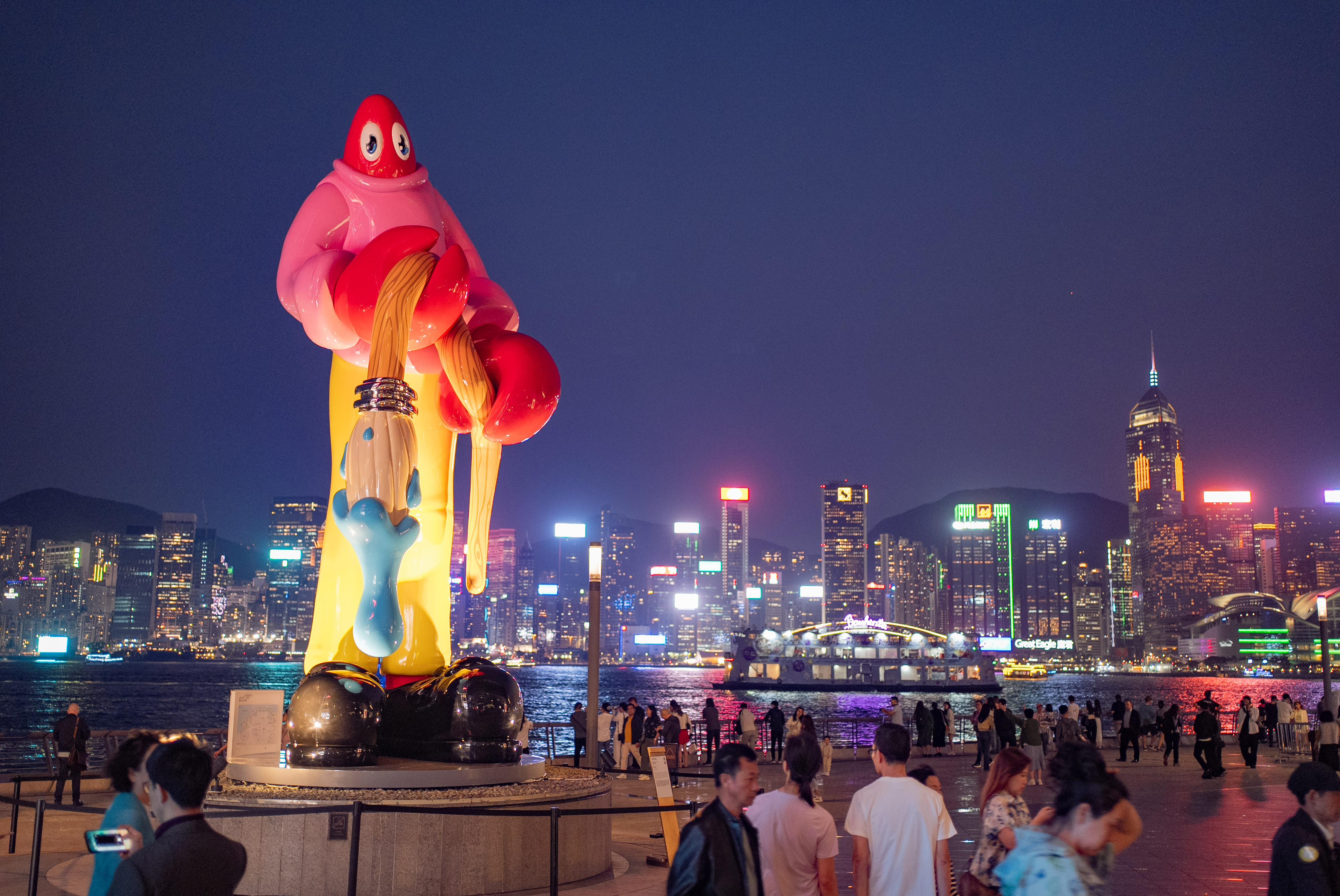 「THE LOBSTER PAINTER」為精彩紛呈的香港藝術週增添亮點 限量版資產支持收藏品，讓收藏者成為「THE LOBSTER PAINTER」的共同擁有者 (Photo Credit: Anthony Kwan, Getty Images)
