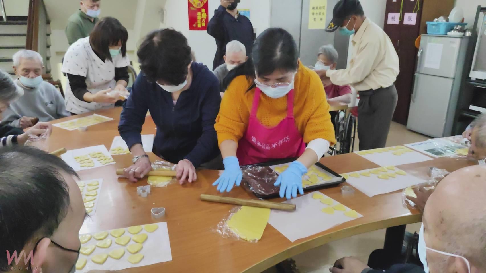(有影片)/彰化榮家長輩手作餅乾體驗 活動增進八身心靈療癒與情感交流 - https://www.watchmedia01.com