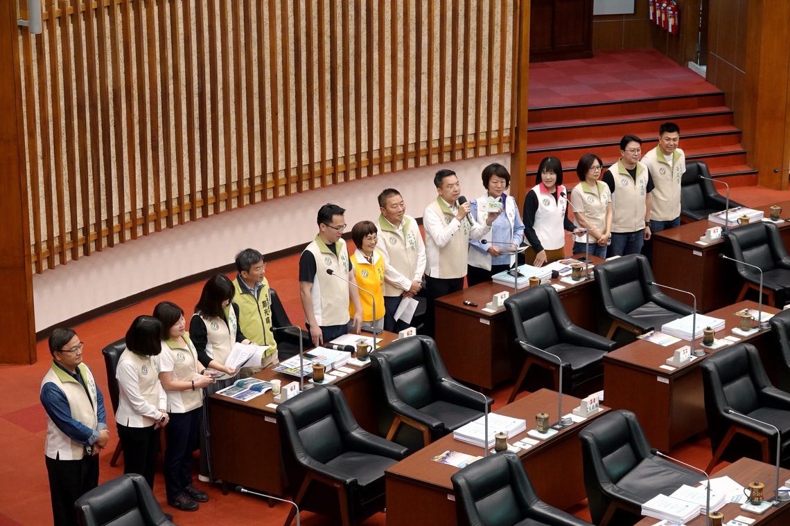 漾新聞|議會民進黨團挺市政轟藍白抹黑