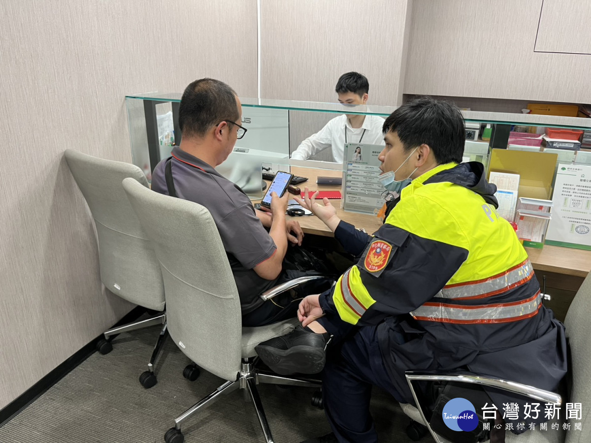 警銀聯防 彰警阻詐、打詐一把罩。圖/彰化縣警局提供