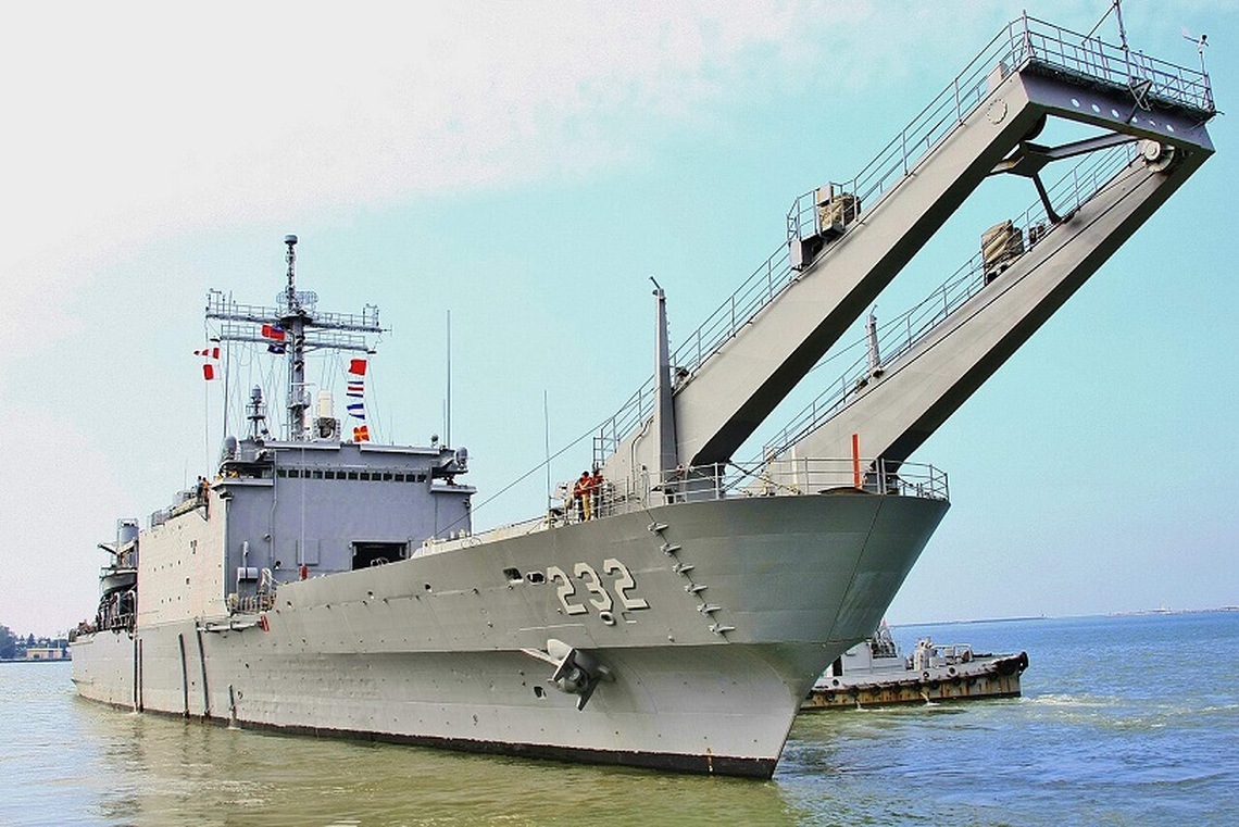 中和軍艦執勤與陸籍漁船擦碰 無人傷亡不影響航行安全