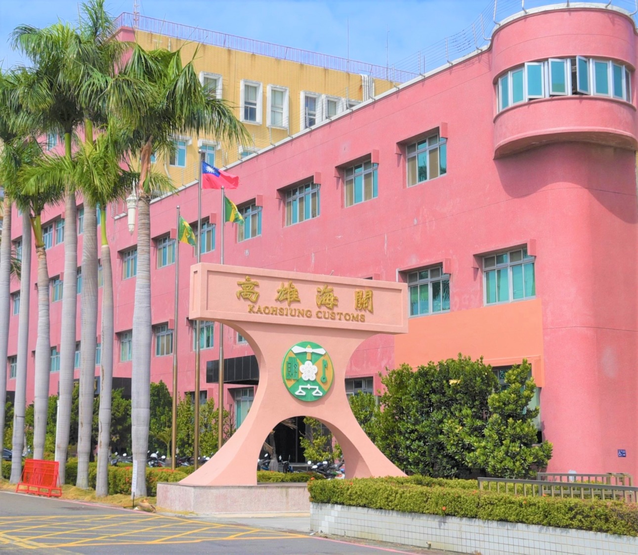高雄關提醒業者正確申報經高溫焙燒陶瓷板之稅則號別,以利通關
