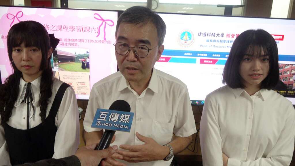 ▲夢想的推手是計畫主持人黃中十老師，他每年花200小時免費幫學生補日文，一定能達到N3的程度，只要有意願的同學都能如願出國交換。（記者林明佑攝）