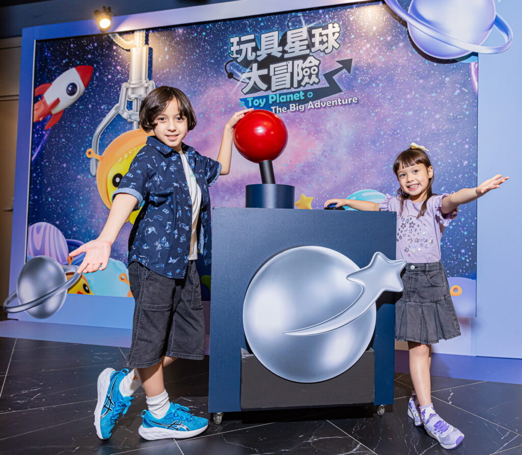 大型夾娃娃機拍照