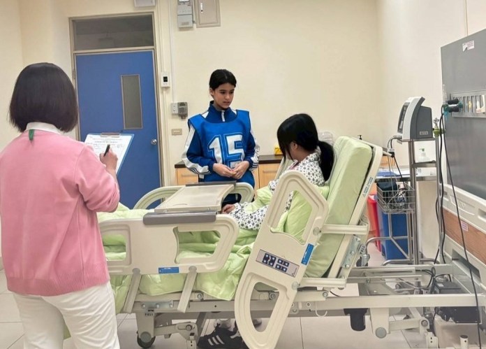 新生醫專攜手桃園教育局 國中醫護技藝競賽吸引9校選手角逐 81 圖說二:選手需在限時內完成指定任務,包括正確測量心跳、呼吸、血壓,進行傷口繃帶 0