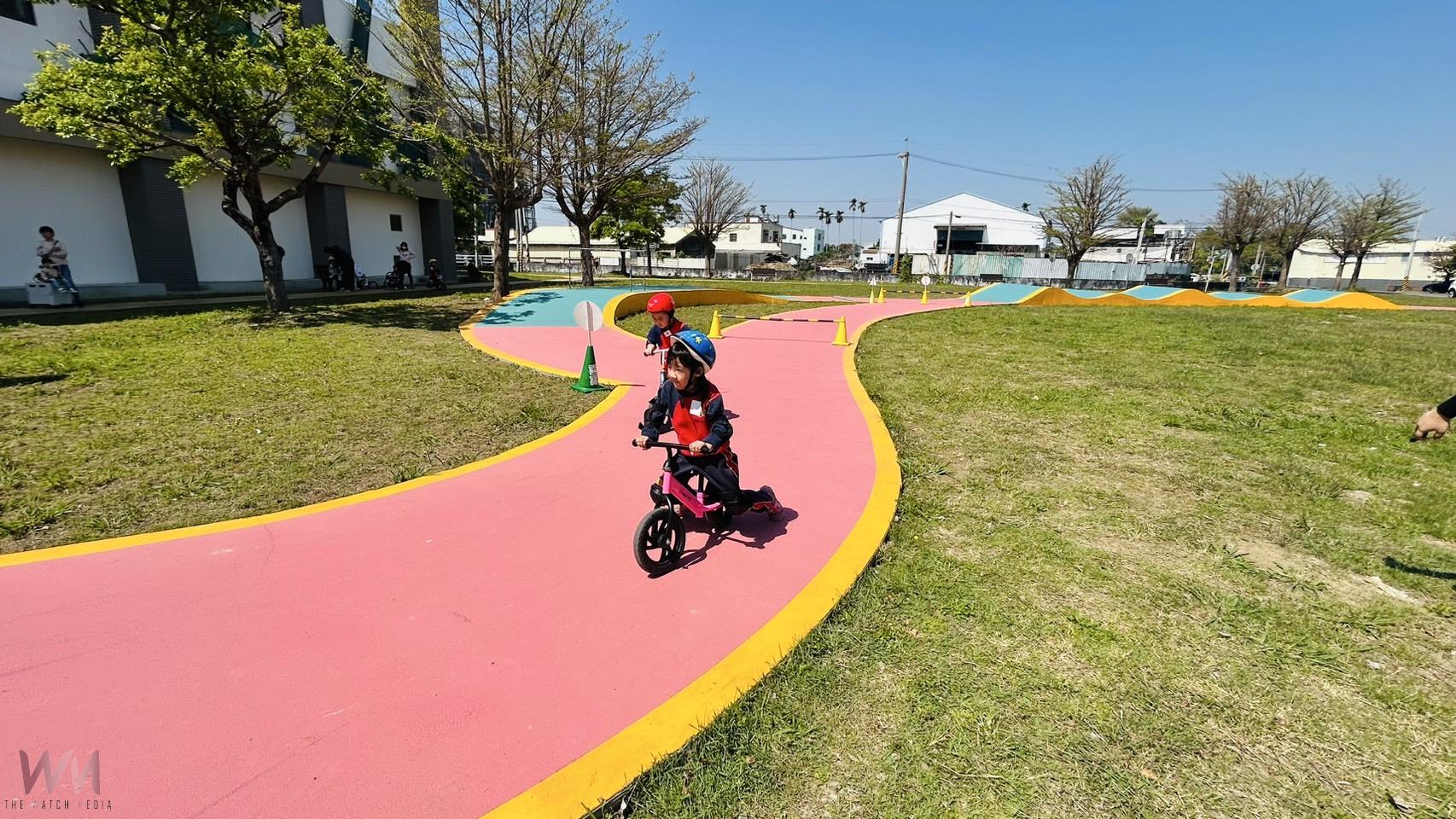 滑步車遊樂設施充滿教育意義 張佩瑩鄉長的建設放眼下一代學前獨立精神 - https://www.watchmedia01.com
